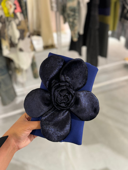 Flower clutch in Blue